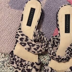 Sanctuary Leopard Print Ruched Slide Sandals in Beige and Black